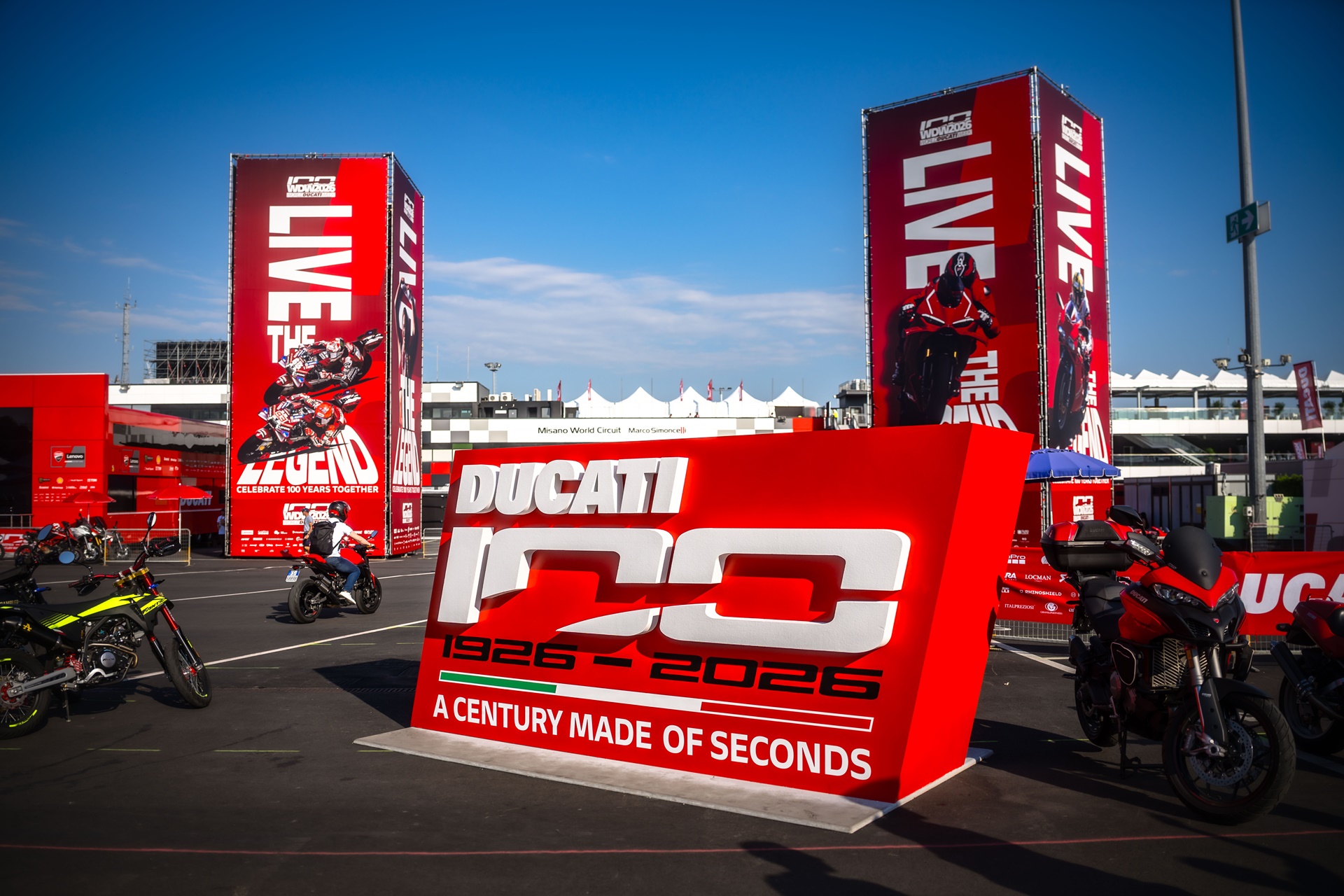 World Ducati Week 2026: Casi 120.000 asistentes de 94 países distintos rompen todos los récords de asistencia hasta la fecha
