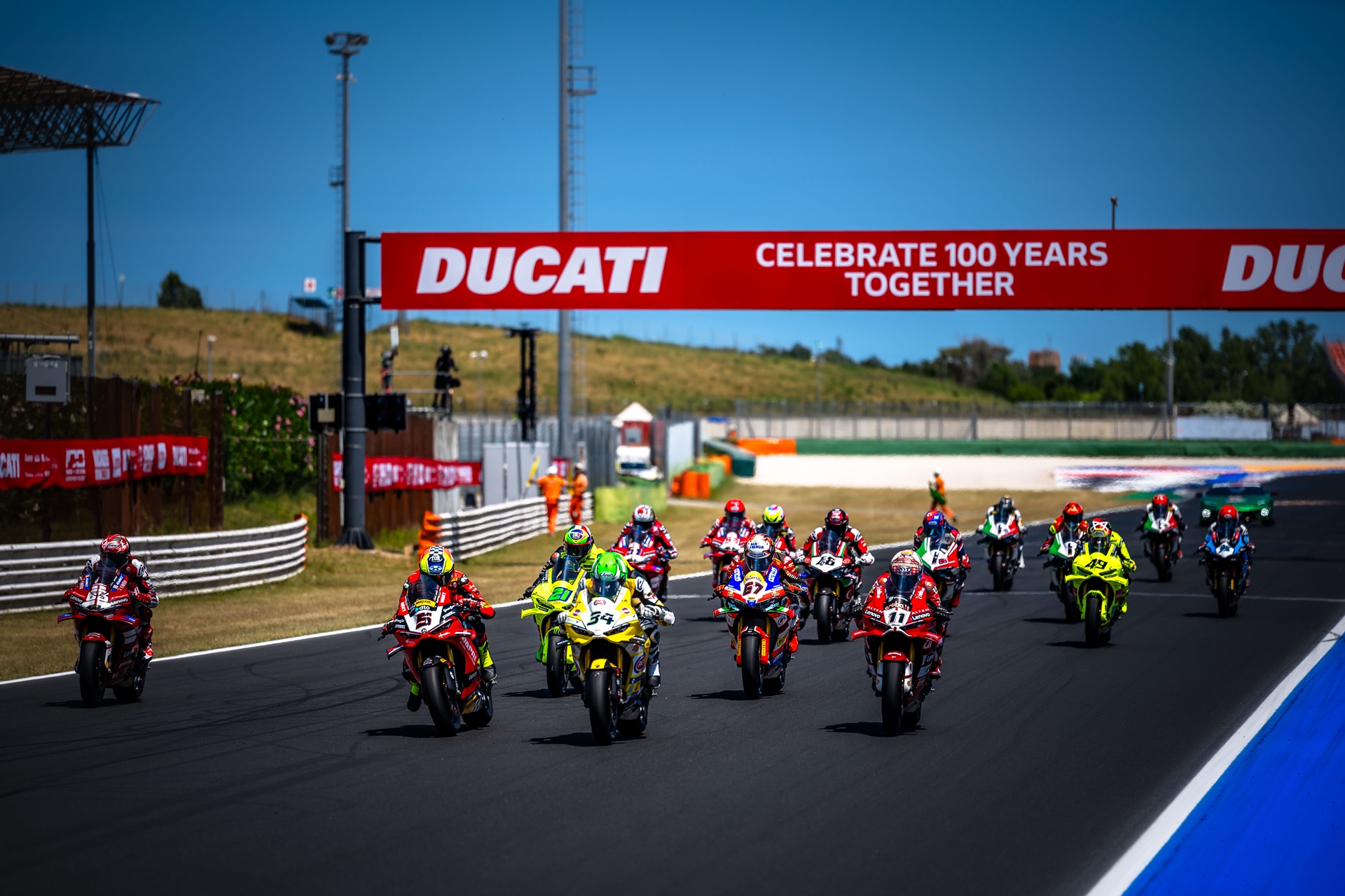World Ducati Week 2026: Casi 120.000 asistentes de 94 países distintos rompen todos los récords de asistencia hasta la fecha
