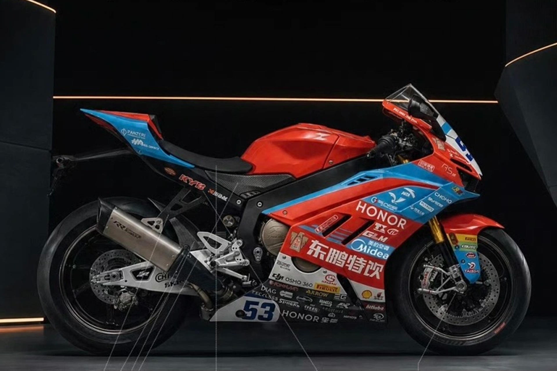 ZXMoto sube la apuesta con su nueva 820RR-R, una versión mejorada de la versión estándar del modelo