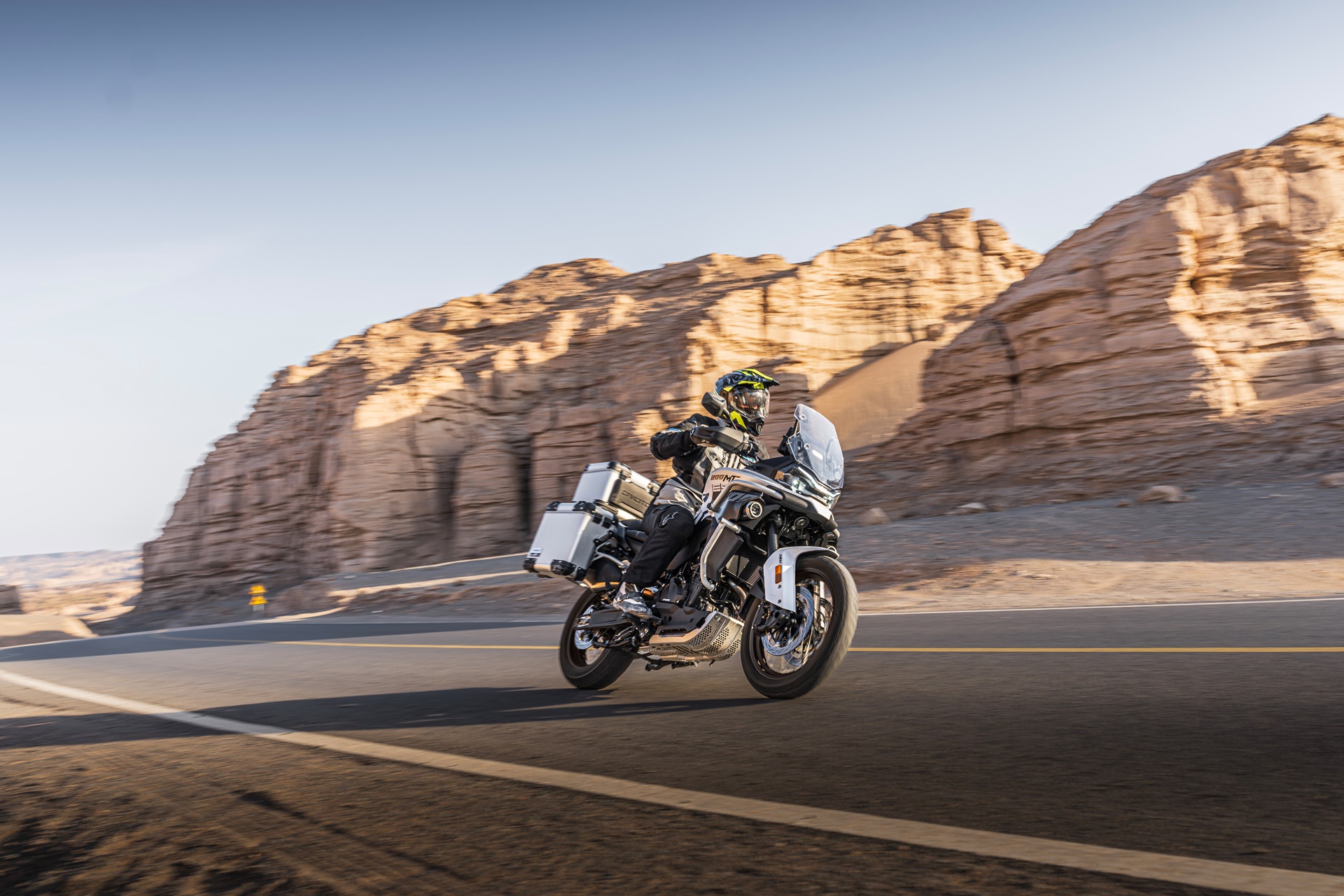 CFMOTO 800MT-ES 2026