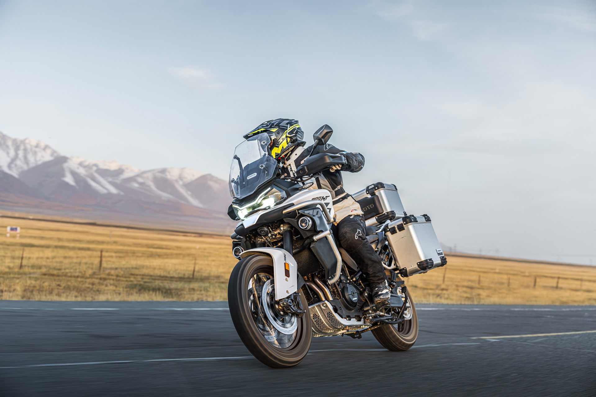 CFMOTO 800MT-ES 2026