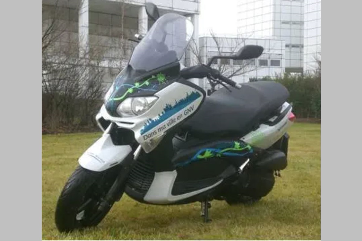 Este Yamaha XMax con cartuchos de camping gas GNC existe