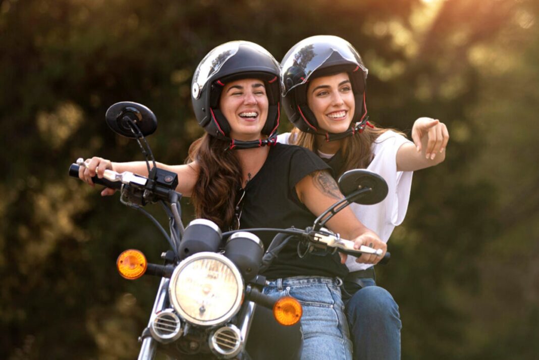 DGT normativa nueva mujeres en moto