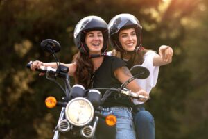 DGT normativa nueva mujeres en moto