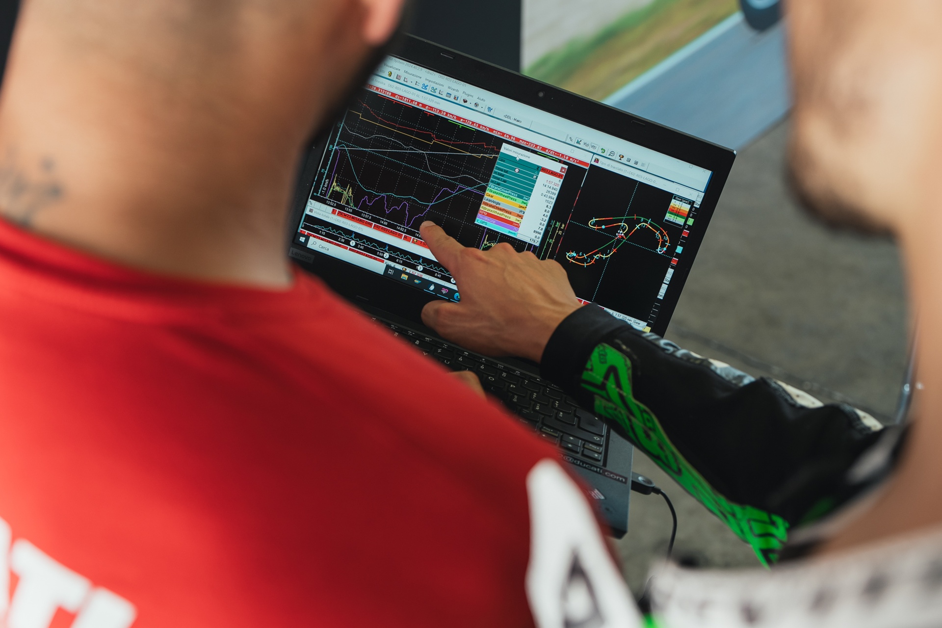 Ducati convierte Misano en su escuela de pilotaje más exclusiva con la nueva Panigale V4 R