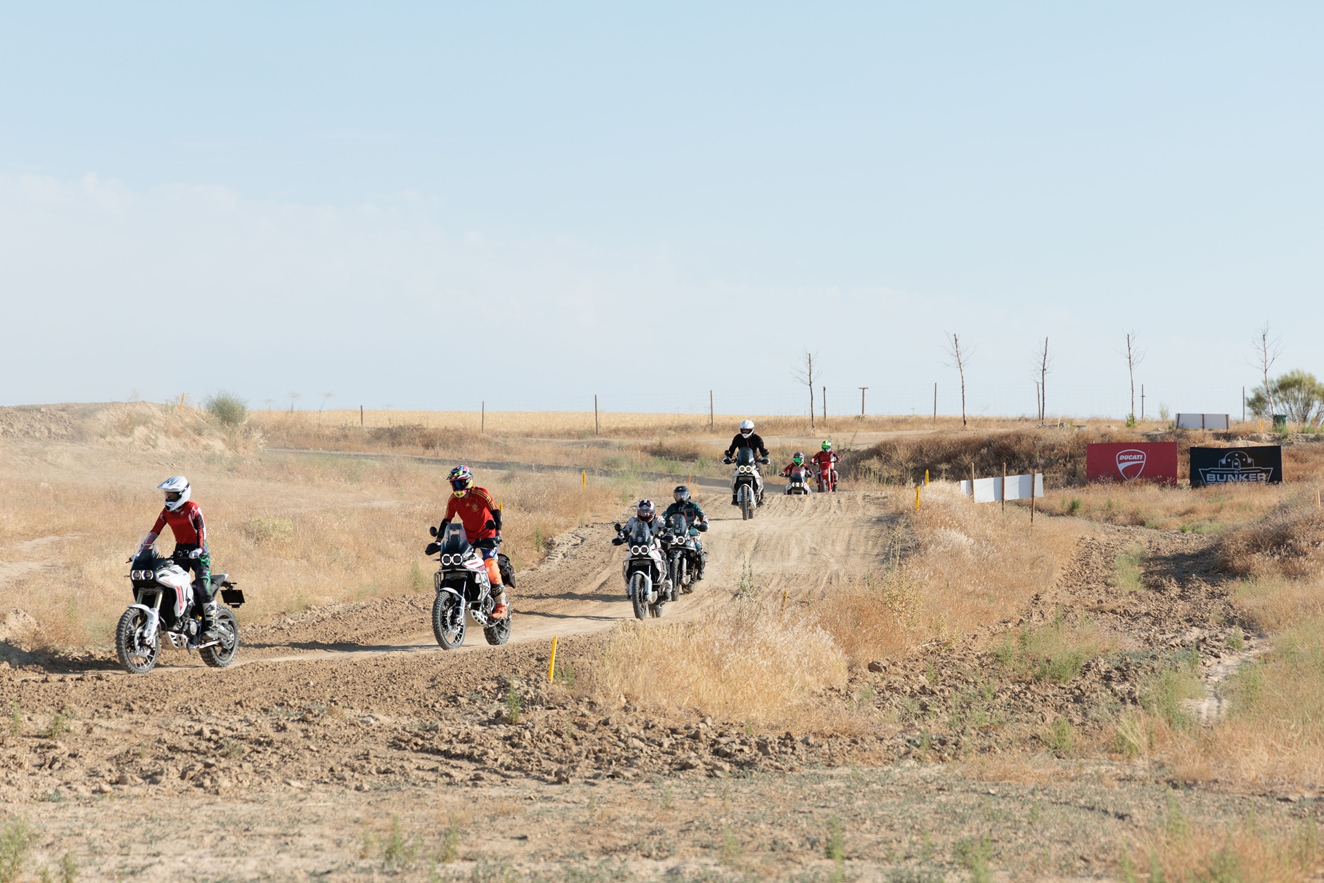 Ducati prepara una ofensiva off-road completa: DesertX, Desmo450 MX y dos nuevas motos en el horizonte