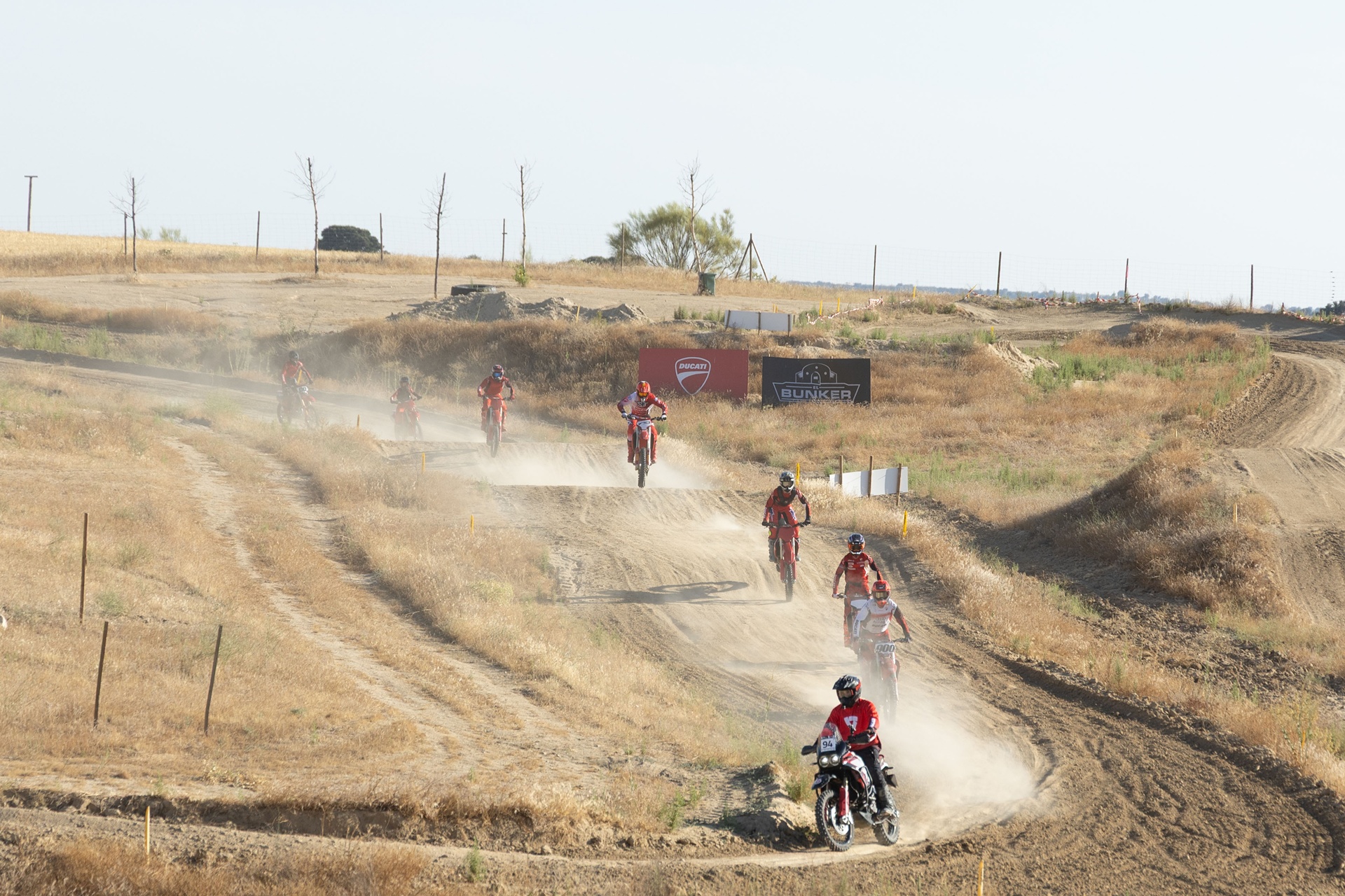 Ducati prepara una ofensiva off-road completa: DesertX, Desmo450 MX y dos nuevas motos en el horizonte