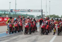 Ducati convierte Misano en su escuela de pilotaje más exclusiva con la nueva Panigale V4 R