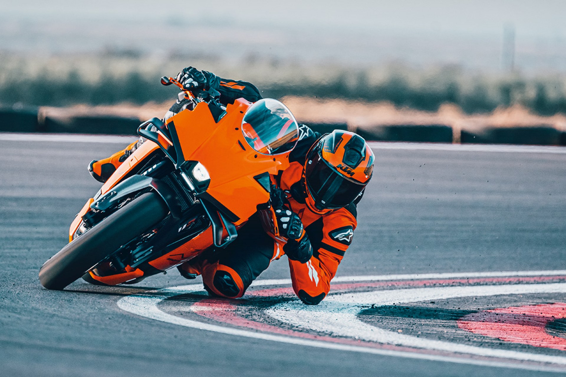 KTM 990 RC R y 990 RC R Track 2026