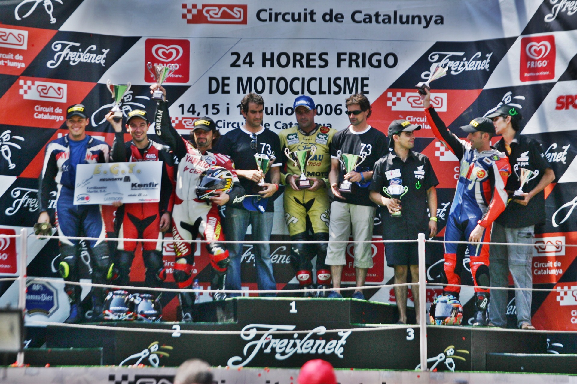 Antón y Alfredo, ganadores del Reto Bridgestone-SoyMotero.net 2026 con los Battlax Racing V02
