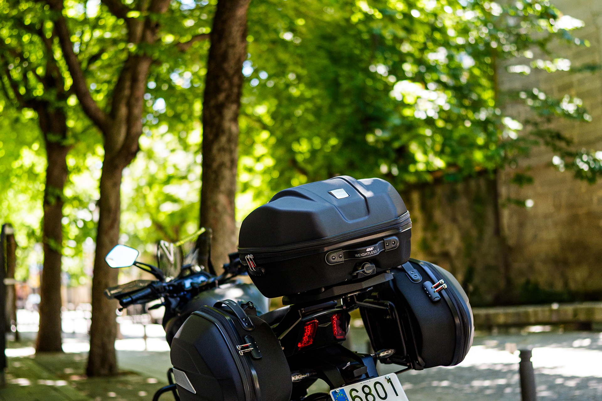 Por 4.299 € y con maletas GIVI incluidas: la oferta de verano de la Bajaj Dominar 400