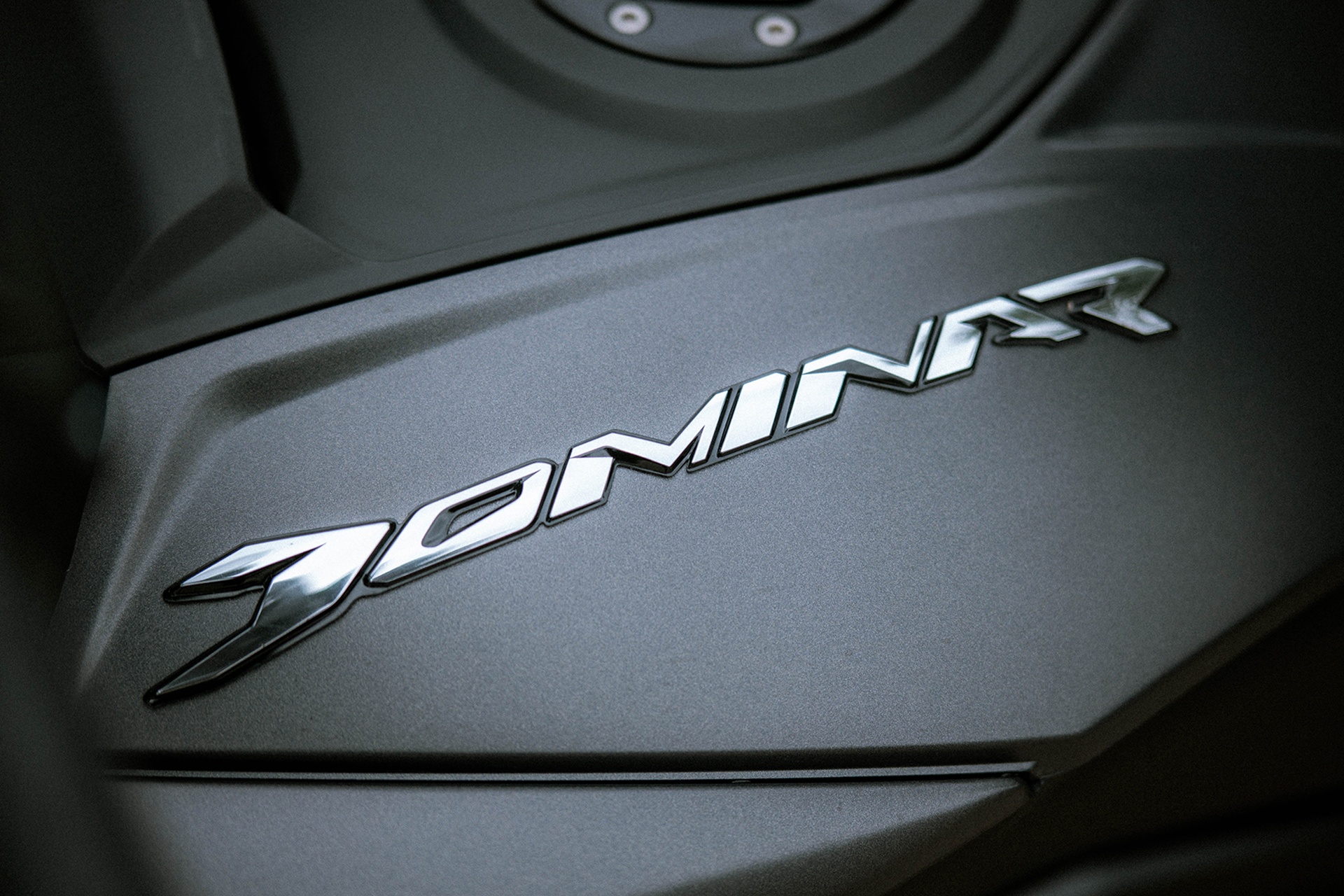Por 4.299 € y con maletas GIVI incluidas: la oferta de verano de la Bajaj Dominar 400