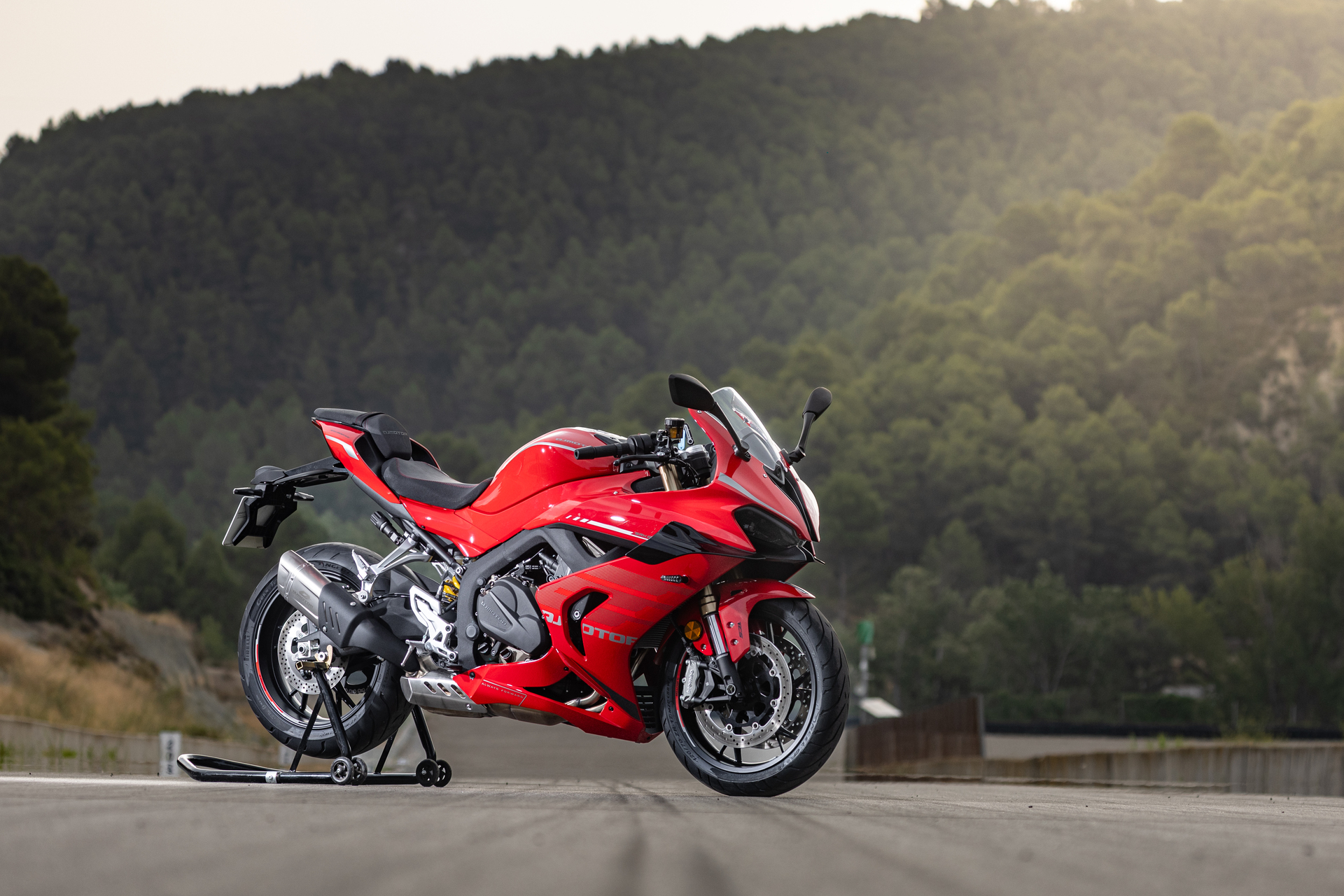 Prueba QJ Motor SRK 800/SRK 800RR