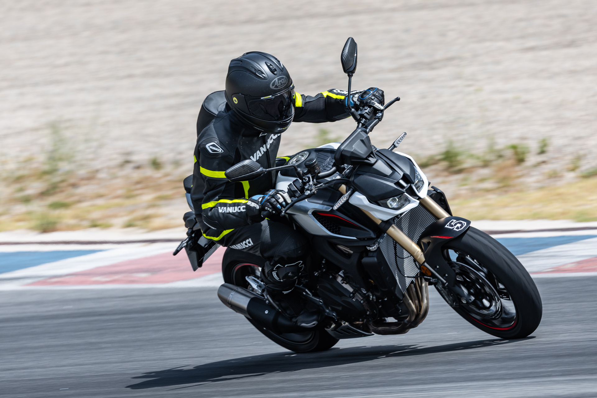Prueba QJ Motor SRK 800/SRK 800RR