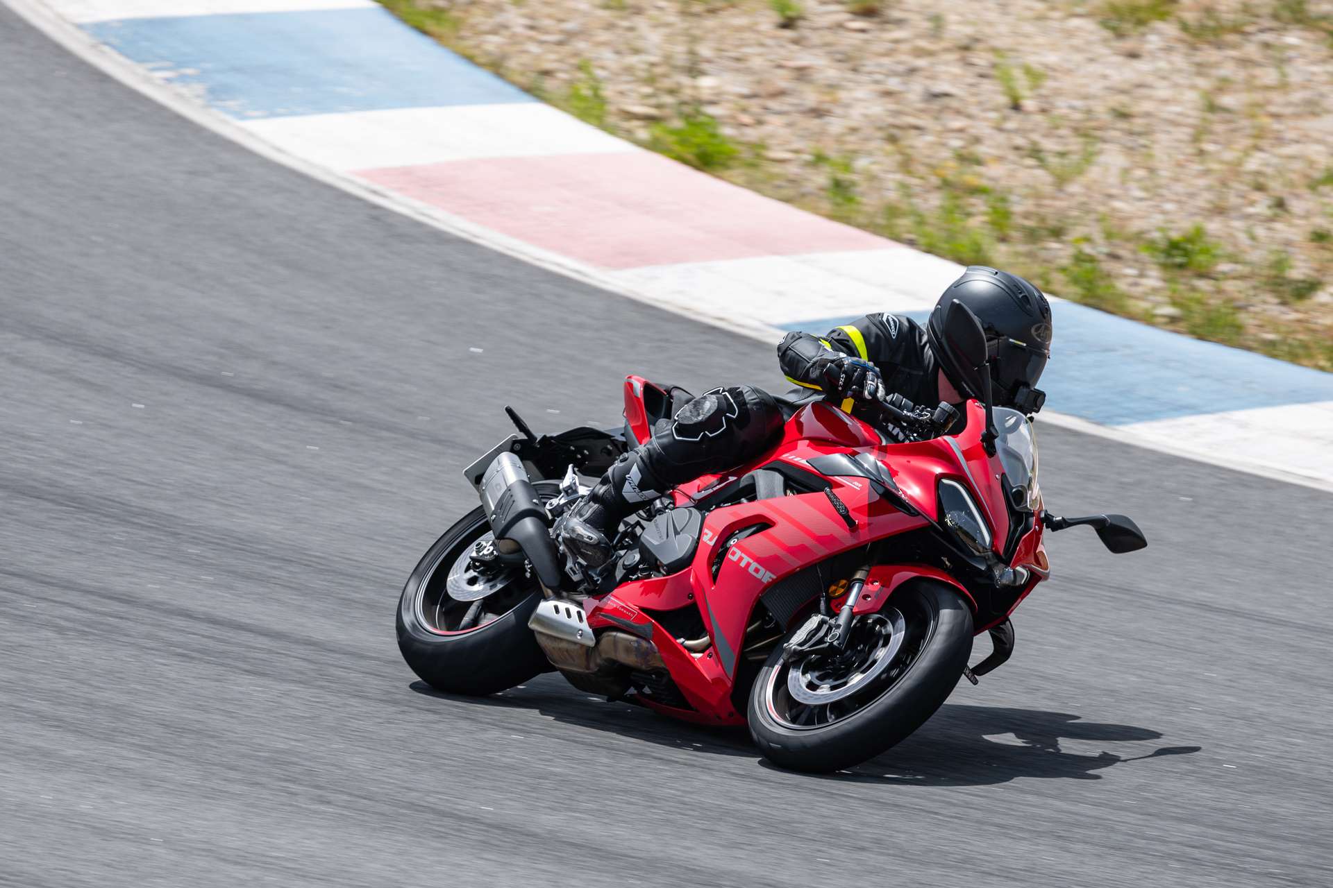 Prueba QJ Motor SRK 800/SRK 800RR