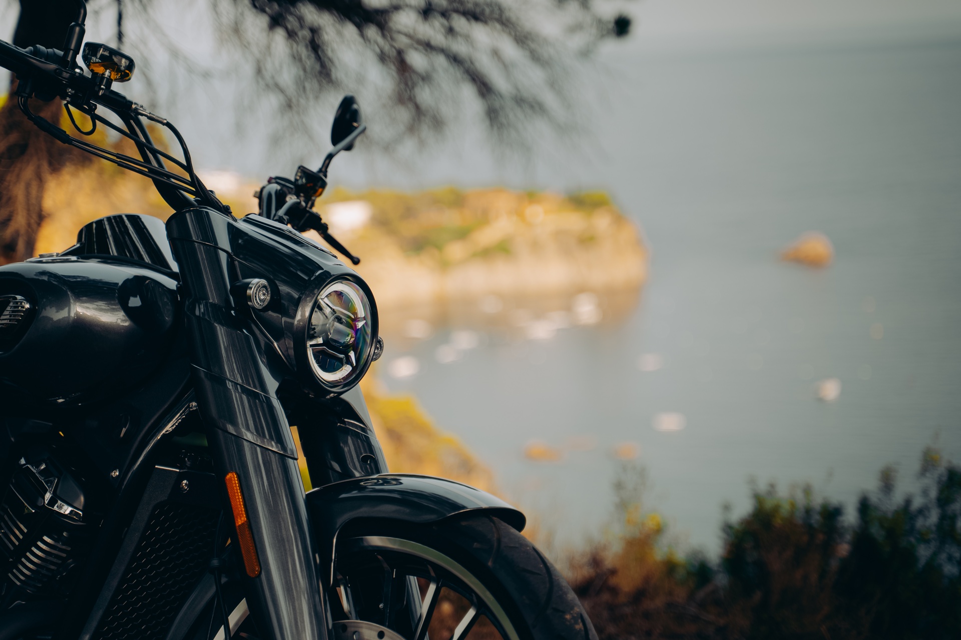 La Rieju Coaster 407 llega muy equipada: V-Twin, control de tracción, keyless y 4.961 euros