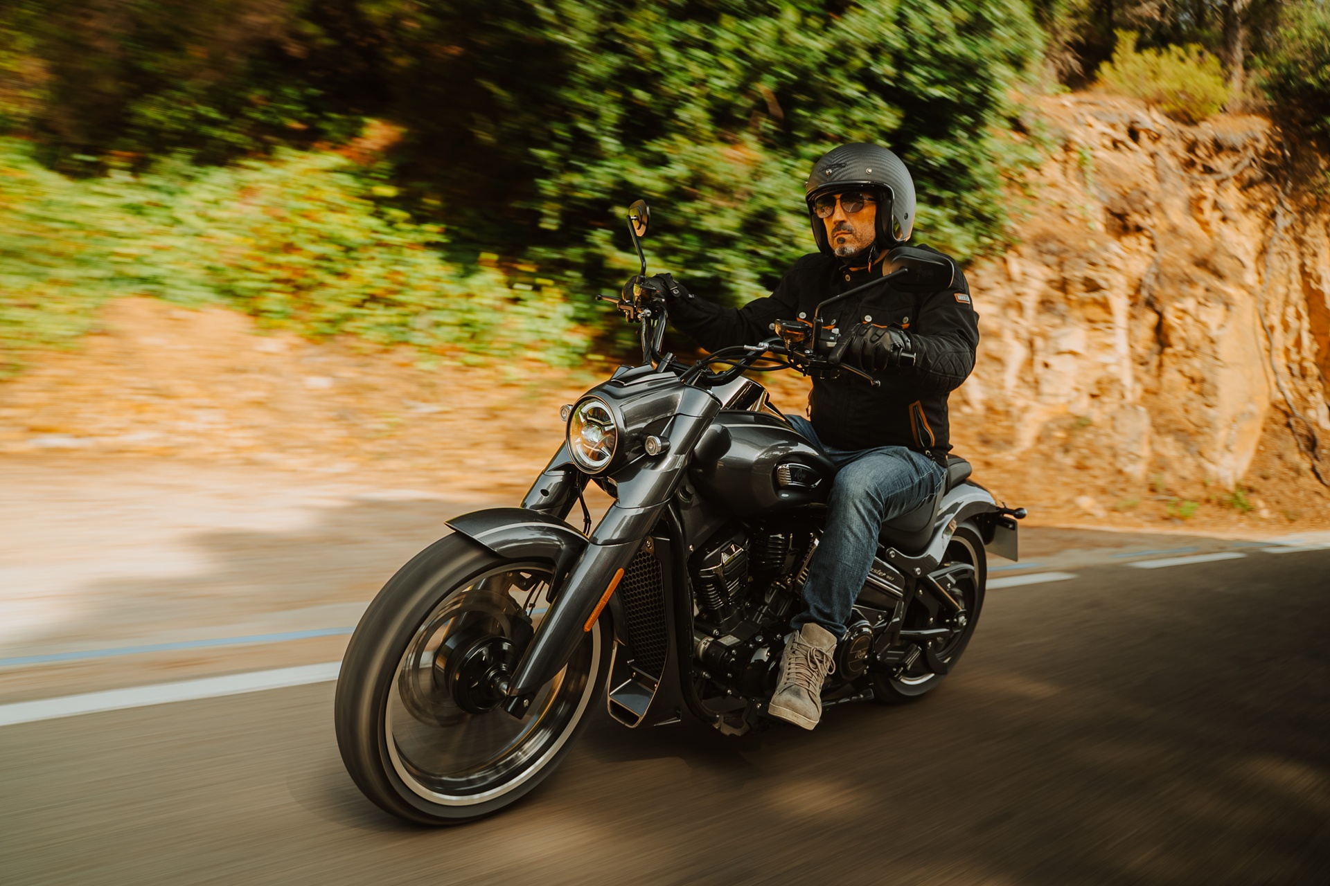 La Rieju Coaster 407 llega muy equipada: V-Twin, control de tracción, keyless y 4.961 euros