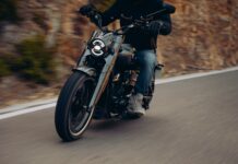 La Rieju Coaster 407 llega muy equipada: V-Twin, control de tracción, keyless y 4.961 euros