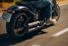 La Rieju Coaster 407 llega muy equipada: V-Twin, control de tracción, keyless y 4.961 euros
