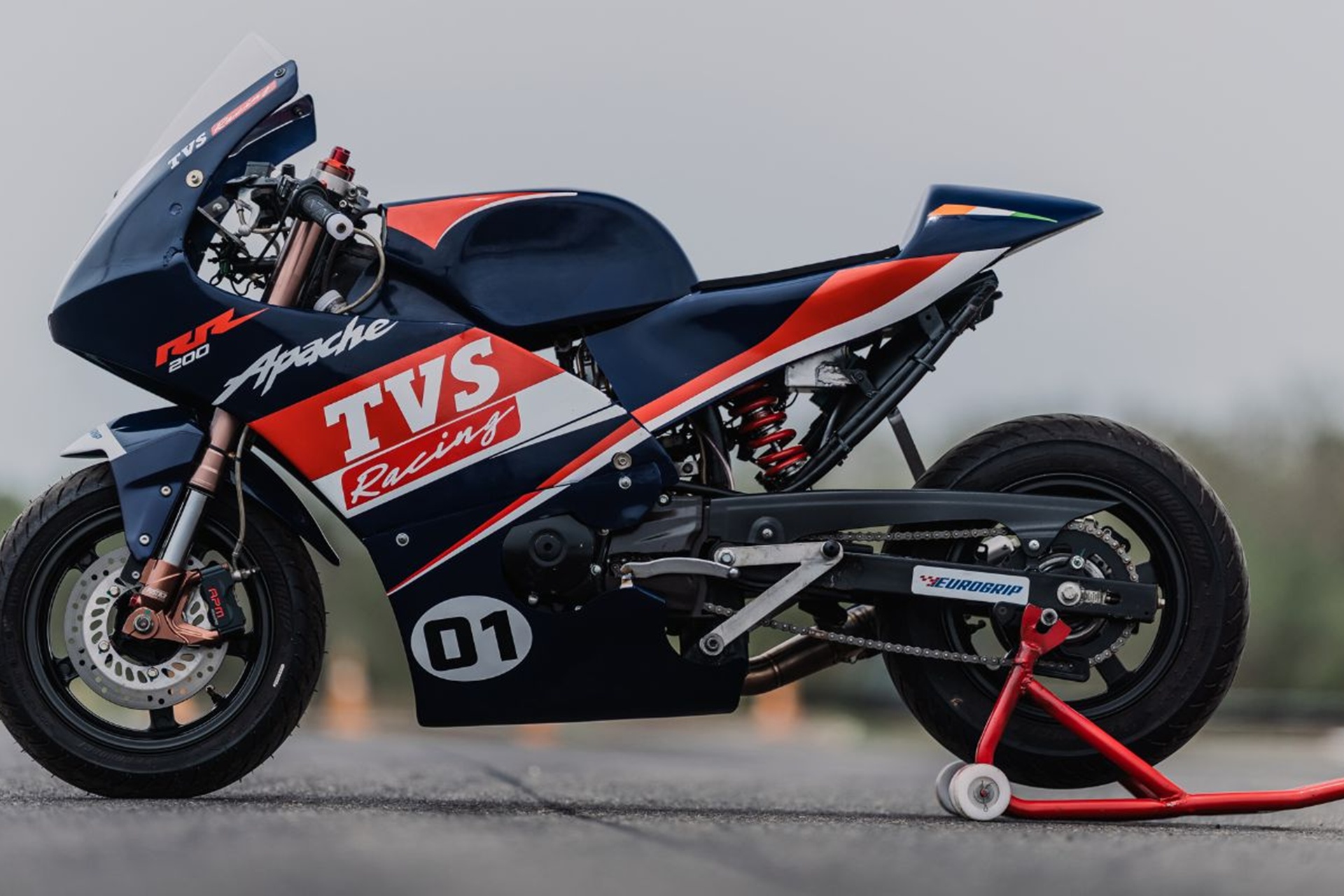 23 CV, 90 kilos y sin carnet: así es la Apache RR 200 Mini GP con la que TVS forma a sus futuros pilotos