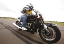 Triumph Rocket III anuncio