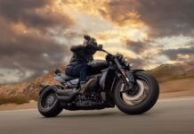 Triumph Rocket III anuncio