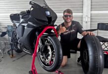 Antón y Alfredo, ganadores del Reto Bridgestone-SoyMotero.net 2026 con los Battlax Racing V02