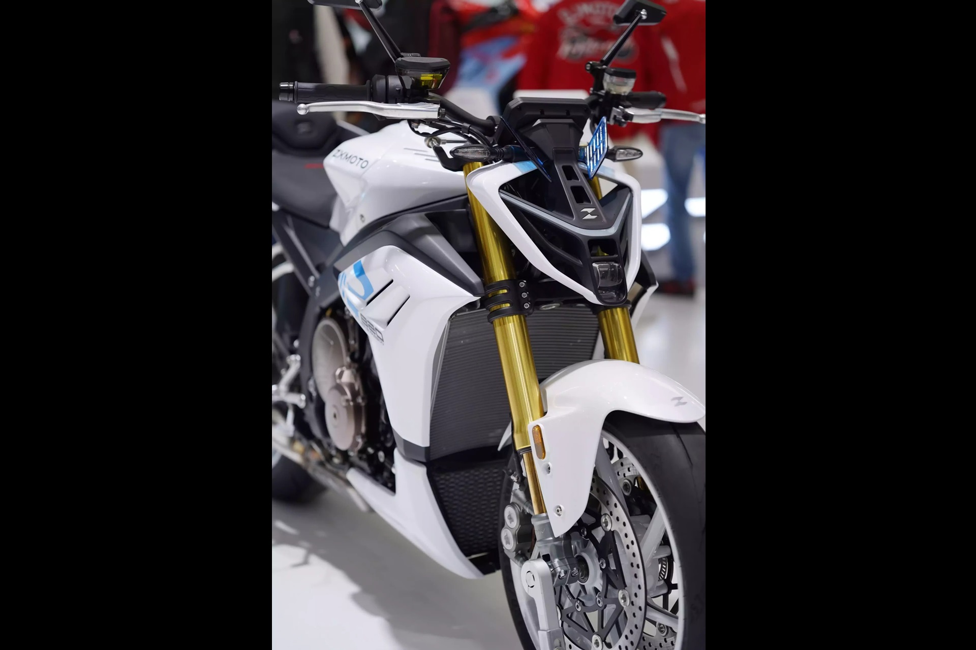 ZXMoto sube la apuesta con su nueva 820RR-R, una versión mejorada de la versión estándar del modelo