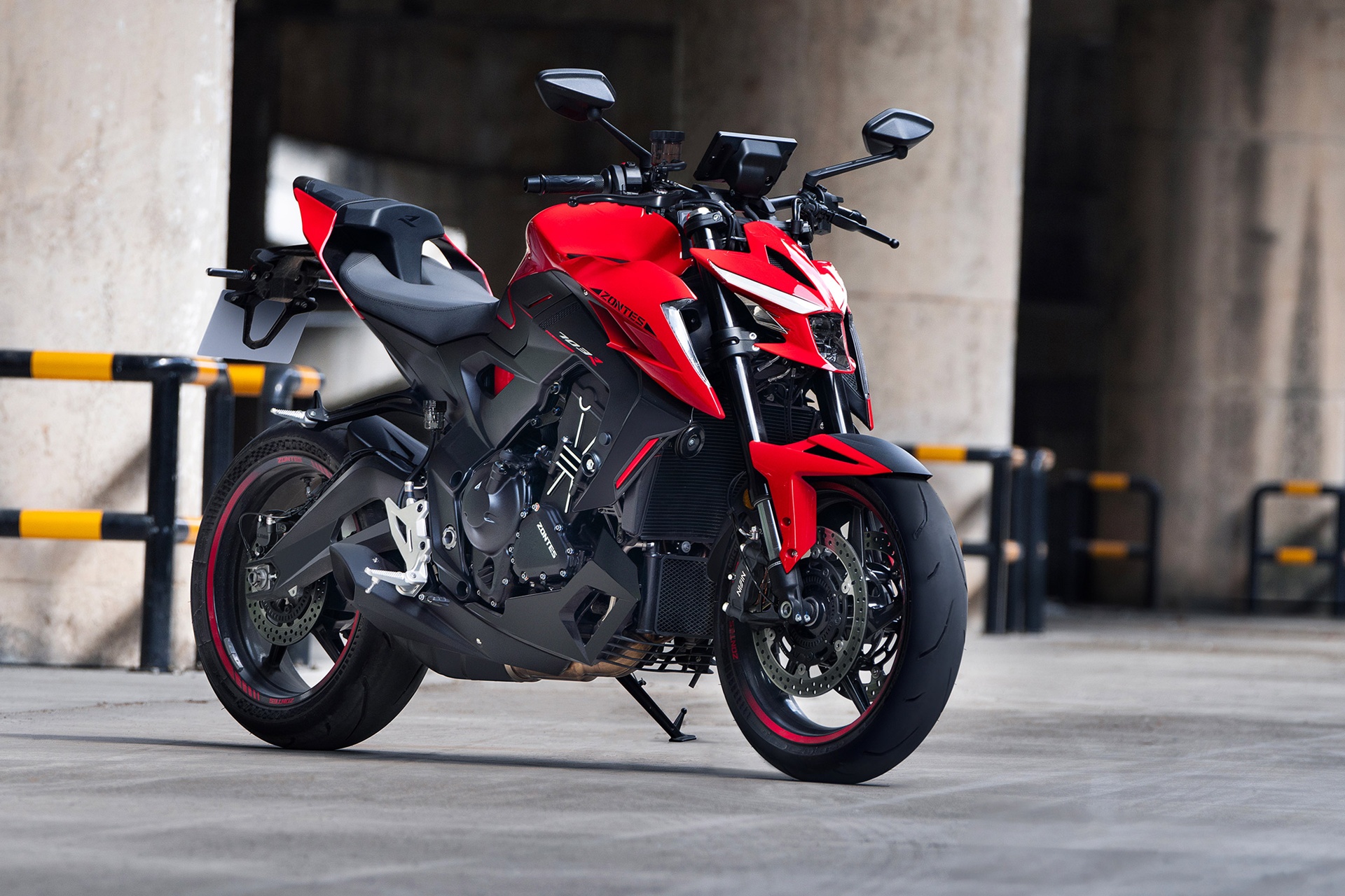 Zontes completa su gama 703 con dos tricilíndricas de 95 CV: una touring y una naked desde 6.488 euros