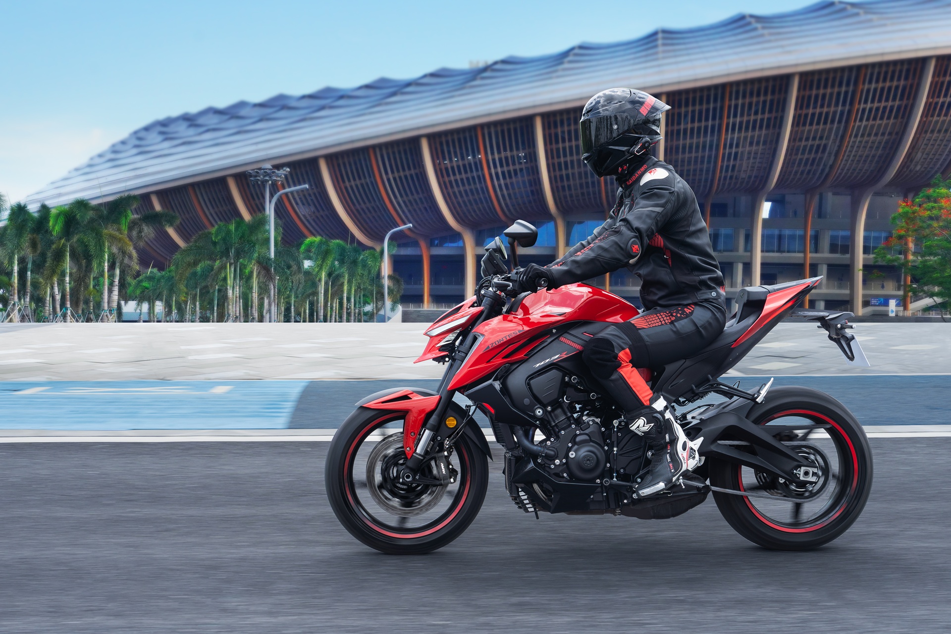 Zontes completa su gama 703 con dos tricilíndricas de 95 CV: una touring y una naked desde 6.488 euros