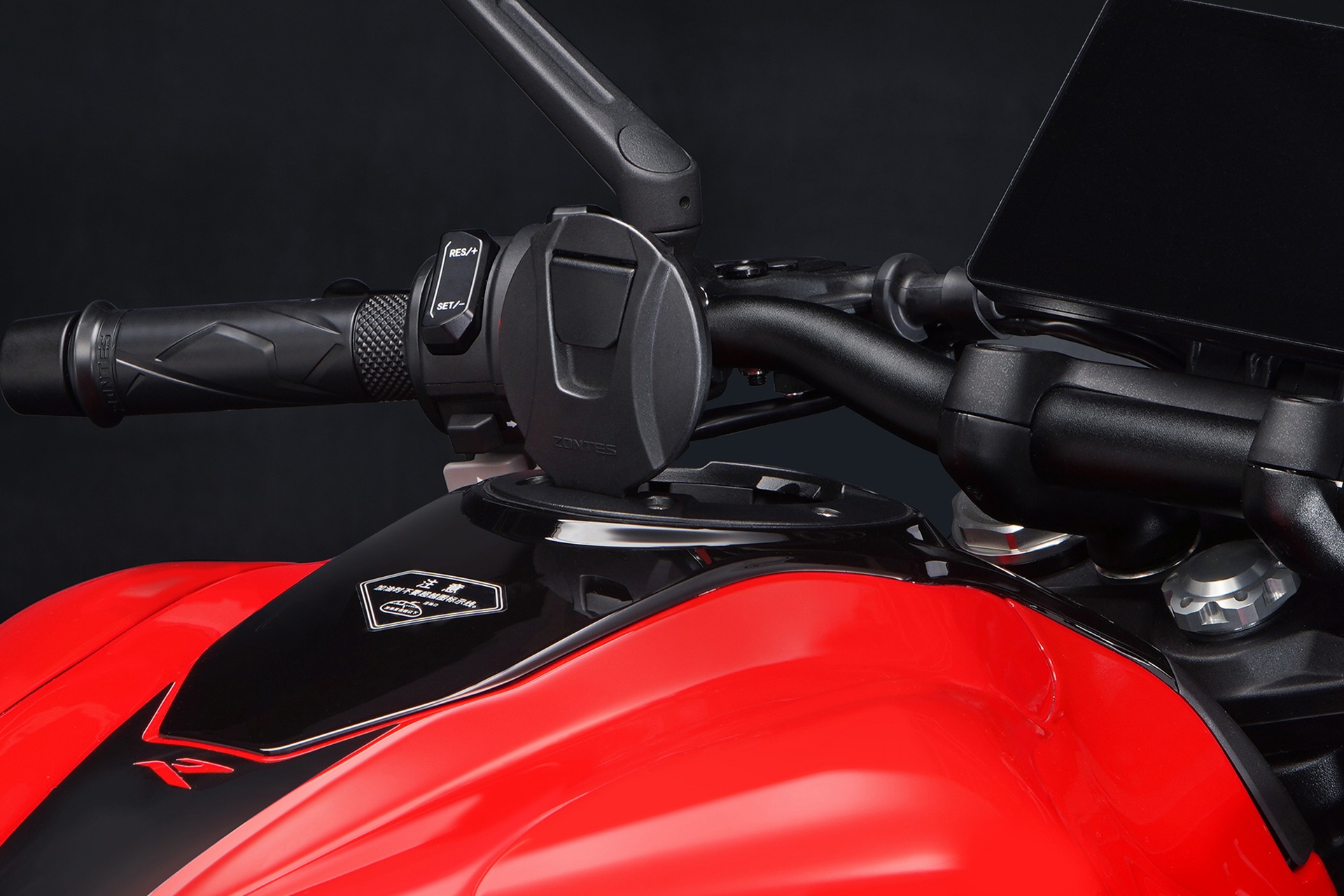 Zontes completa su gama 703 con dos tricilíndricas de 95 CV: una touring y una naked desde 6.488 euros