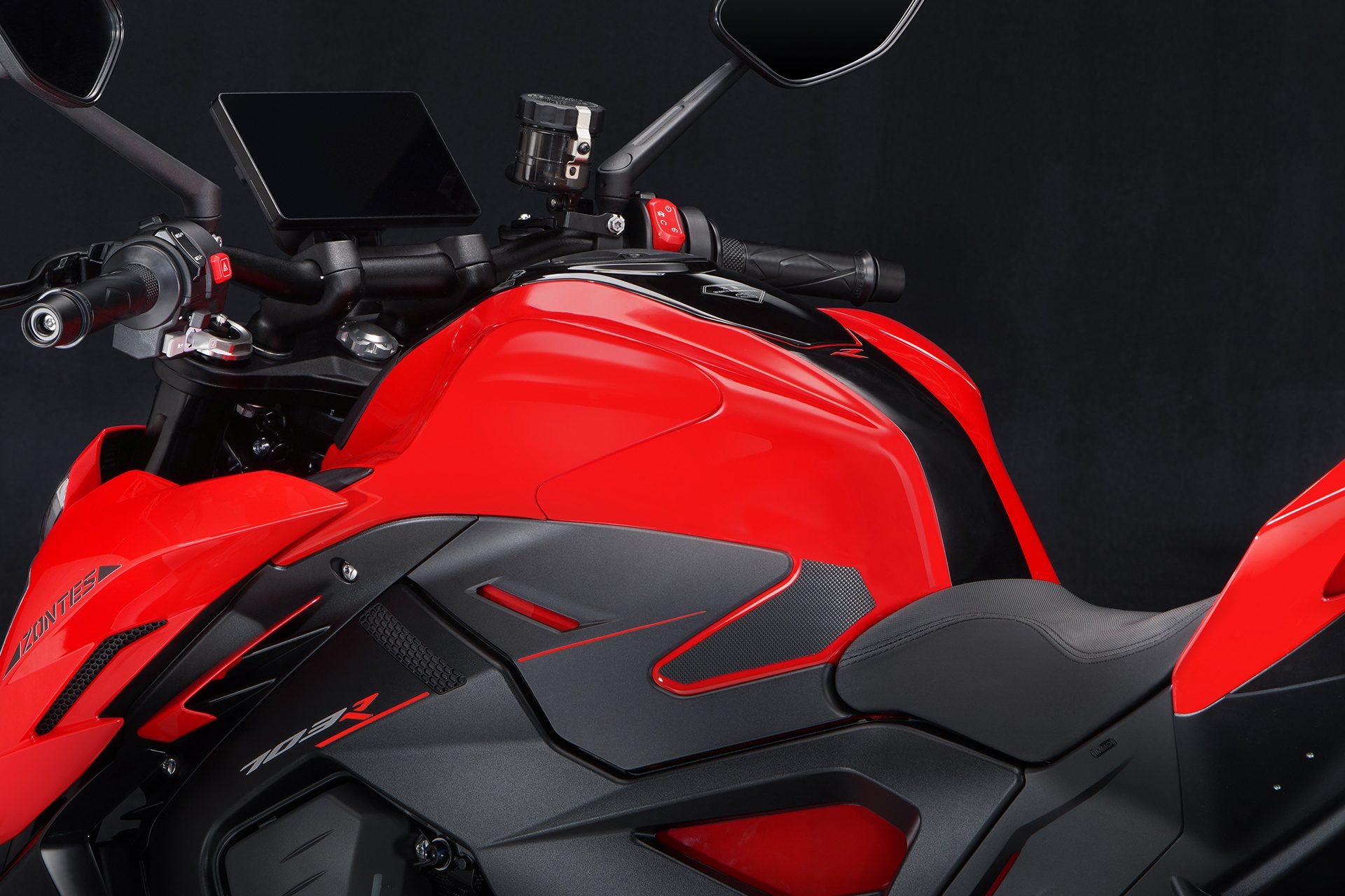 Zontes completa su gama 703 con dos tricilíndricas de 95 CV: una touring y una naked desde 6.488 euros