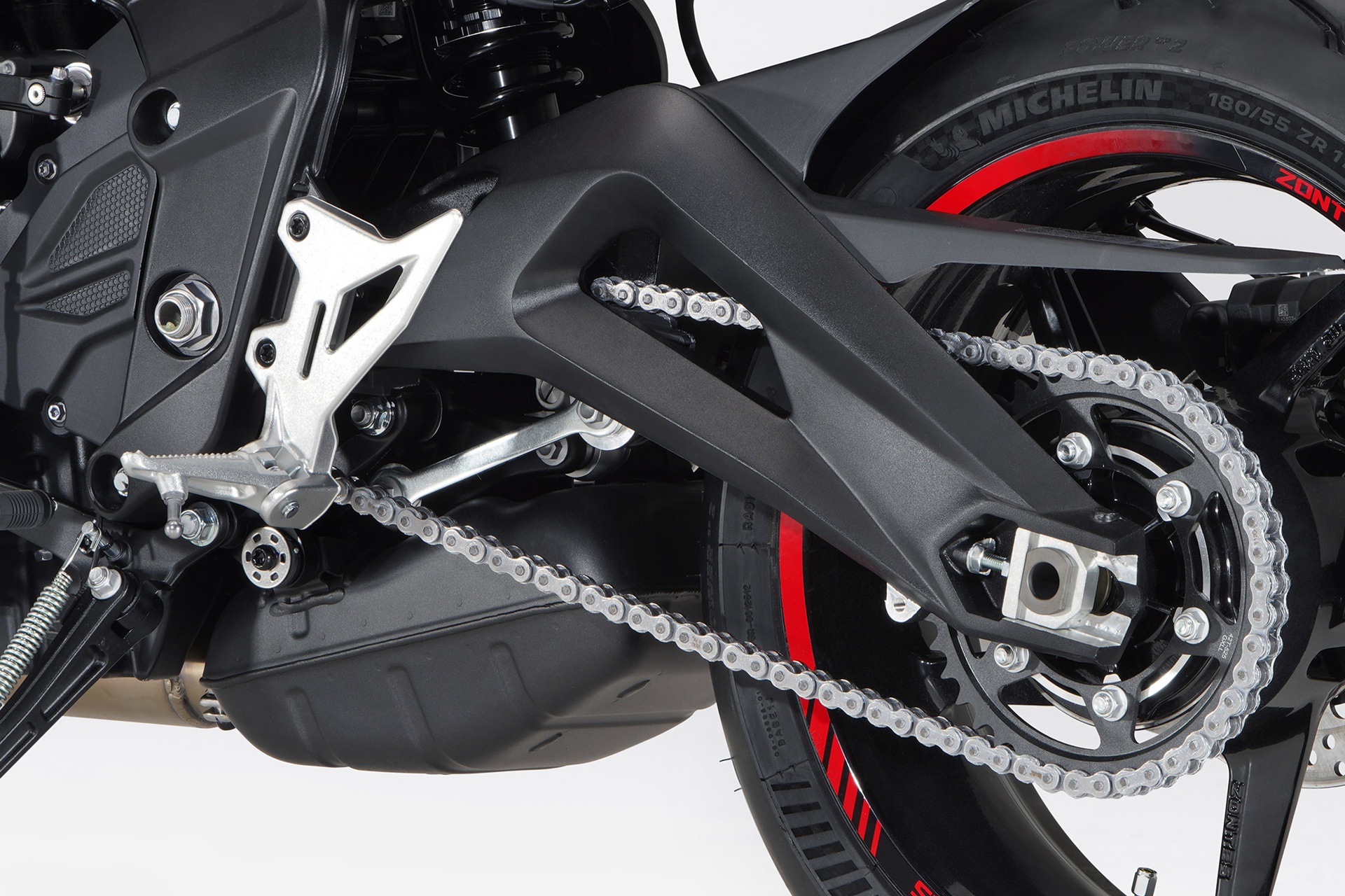 Zontes completa su gama 703 con dos tricilíndricas de 95 CV: una touring y una naked desde 6.488 euros