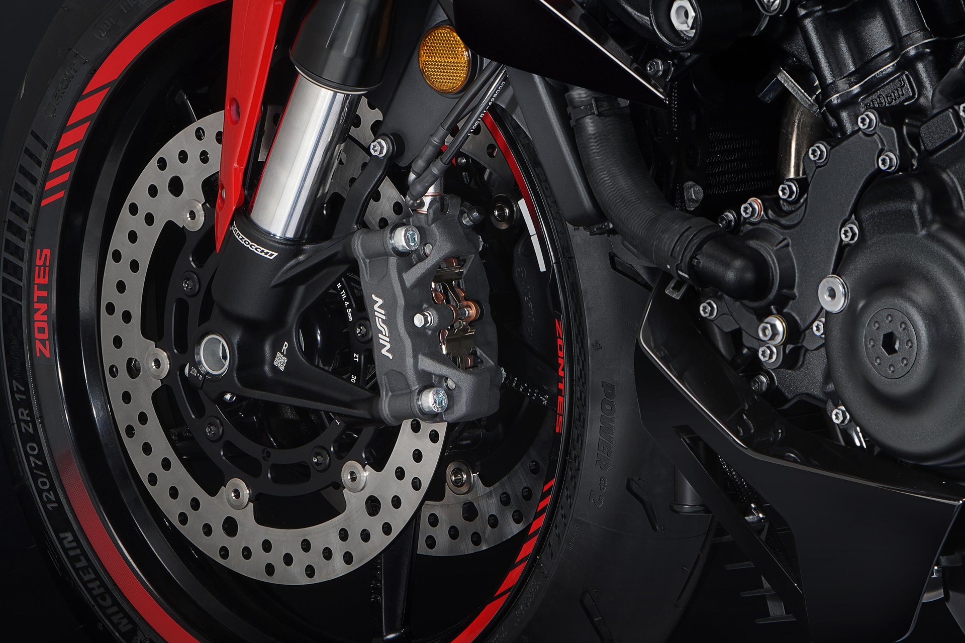 Zontes completa su gama 703 con dos tricilíndricas de 95 CV: una touring y una naked desde 6.488 euros