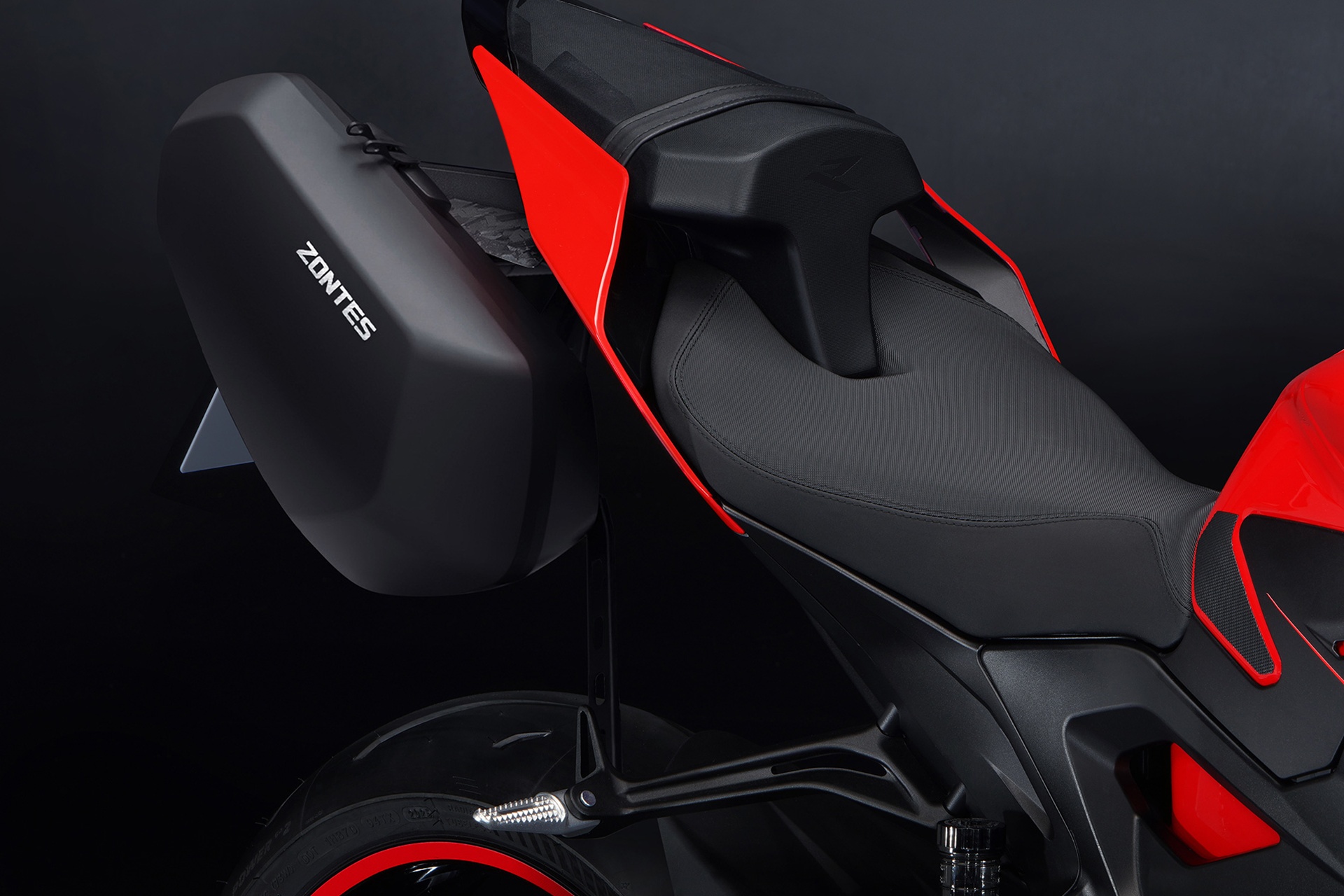 Zontes completa su gama 703 con dos tricilíndricas de 95 CV: una touring y una naked desde 6.488 euros
