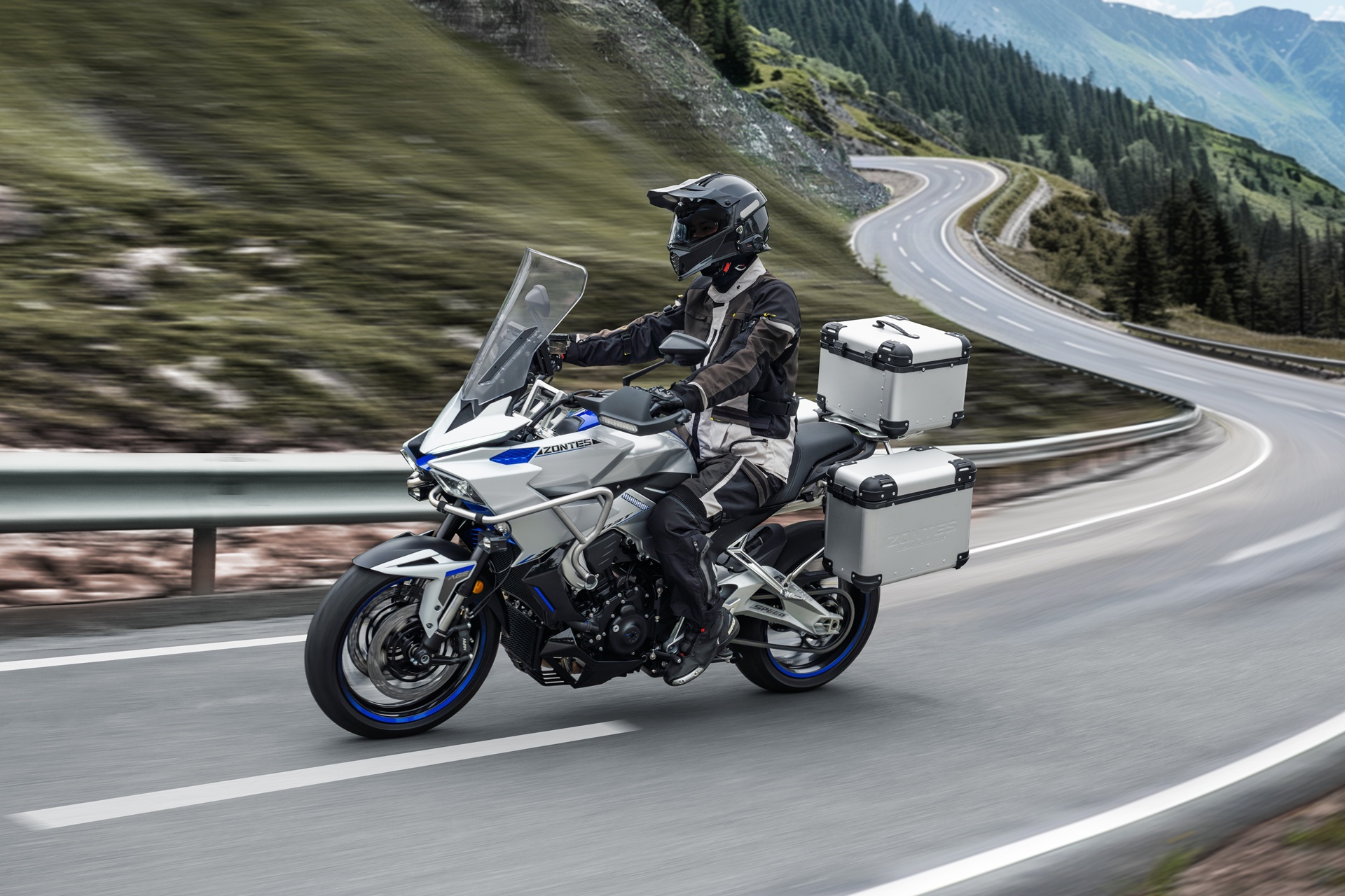 Zontes completa su gama 703 con dos tricilíndricas de 95 CV: una touring y una naked desde 6.488 euros