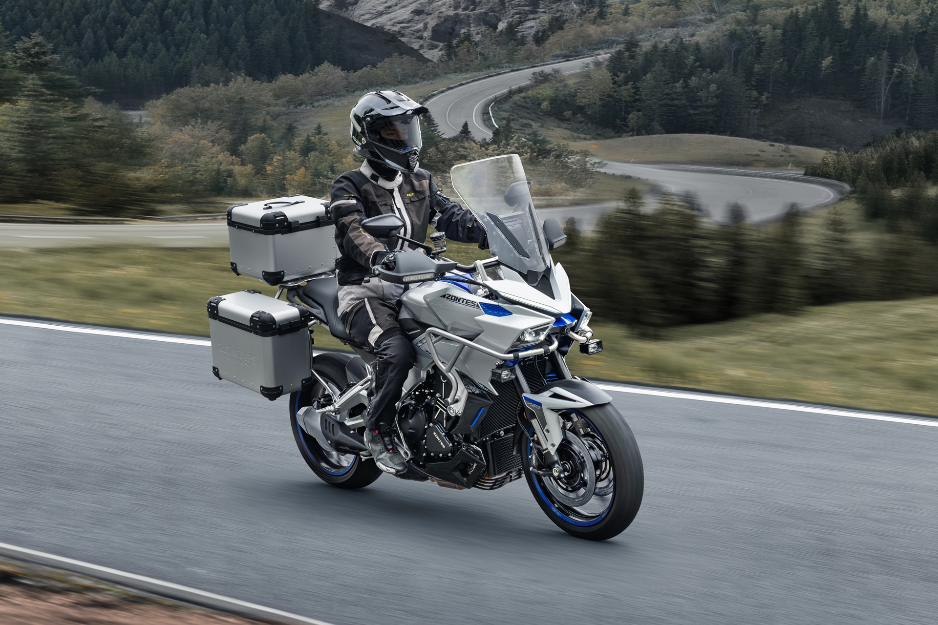 Zontes completa su gama 703 con dos tricilíndricas de 95 CV: una touring y una naked desde 6.488 euros