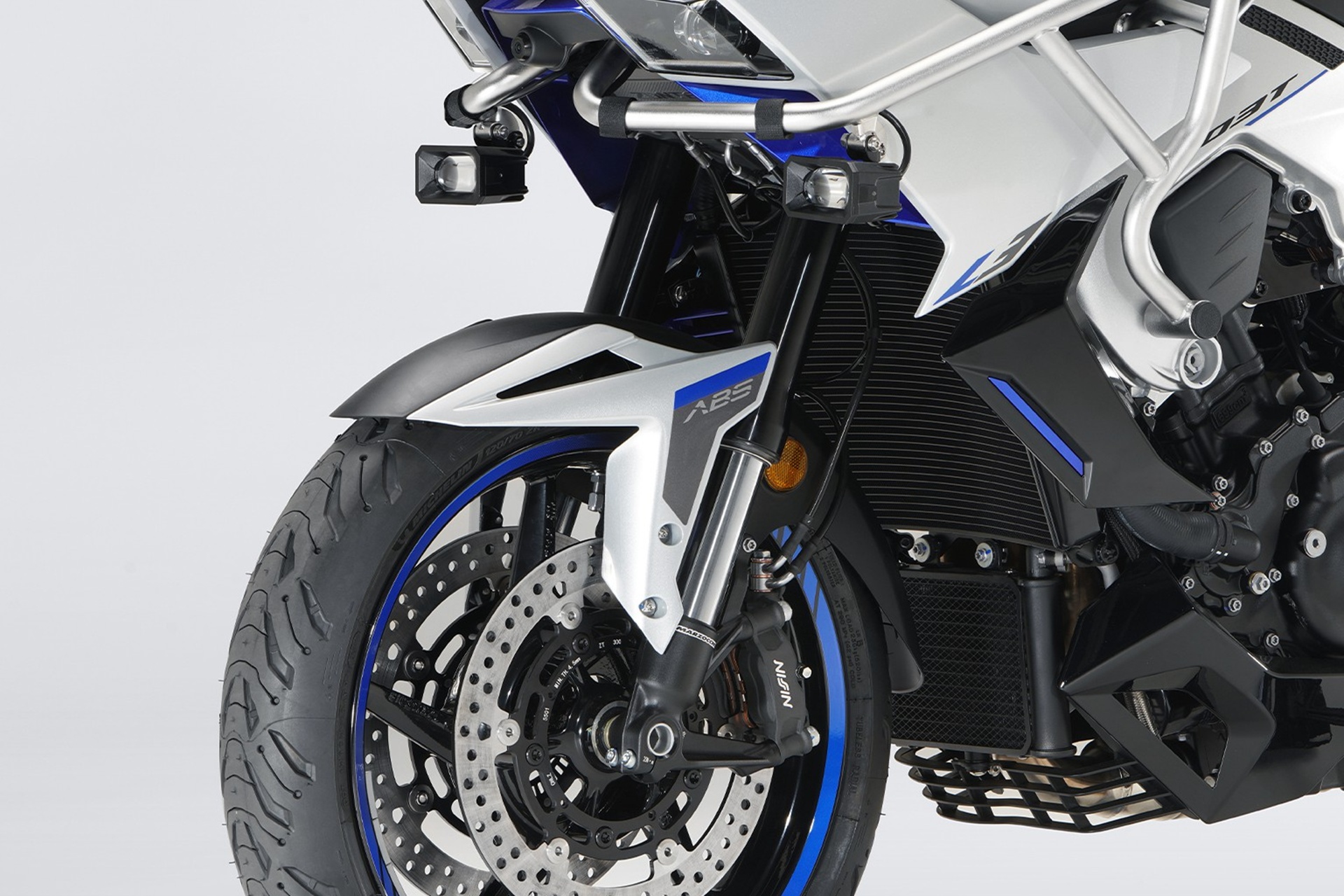 Zontes completa su gama 703 con dos tricilíndricas de 95 CV: una touring y una naked desde 6.488 euros