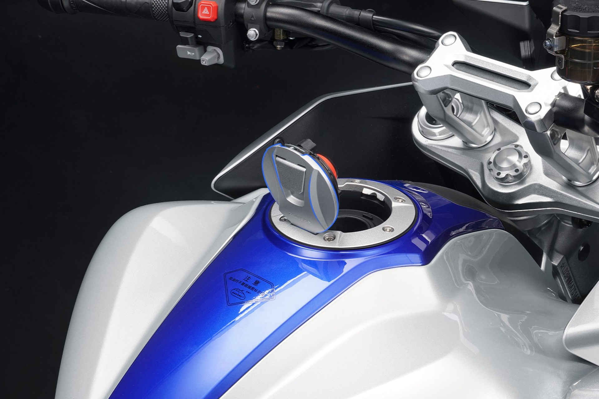 Zontes completa su gama 703 con dos tricilíndricas de 95 CV: una touring y una naked desde 6.488 euros