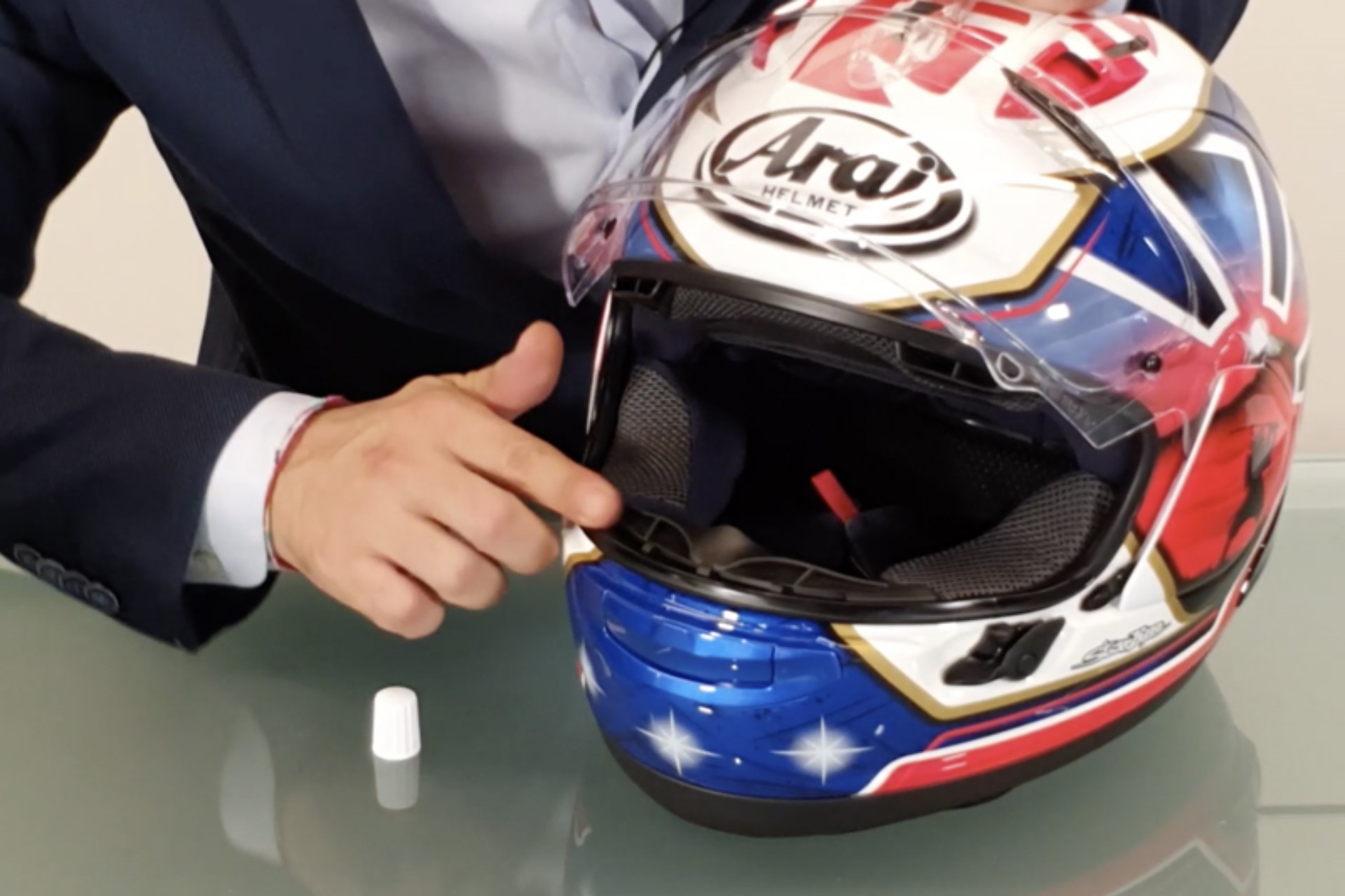 Cómo limpiar un casco en verano