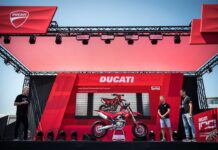 No se trata de una pequeña adaptación, en Ducati han trabajado para lograr una supermotard de pura raza