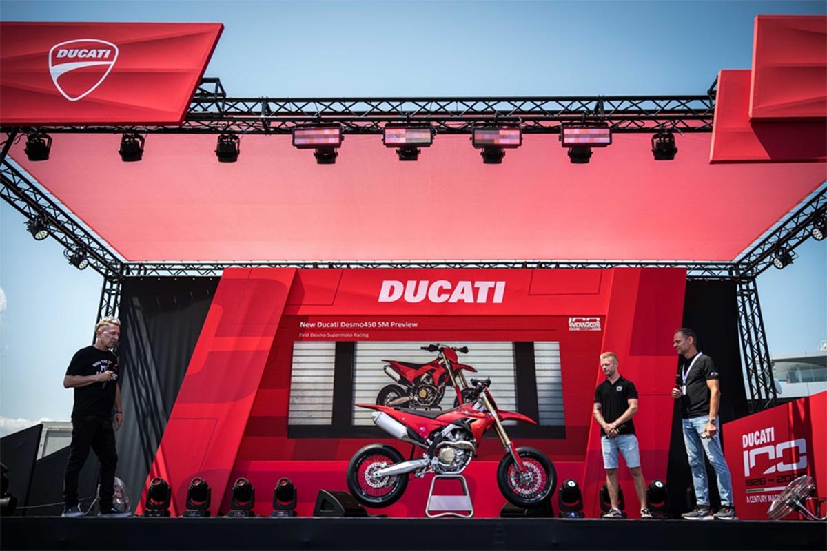 No se trata de una pequeña adaptación, en Ducati han trabajado para lograr una supermotard de pura raza