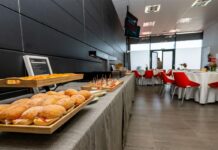 Desayuno y almuerzo además del open bar para completar la oferta