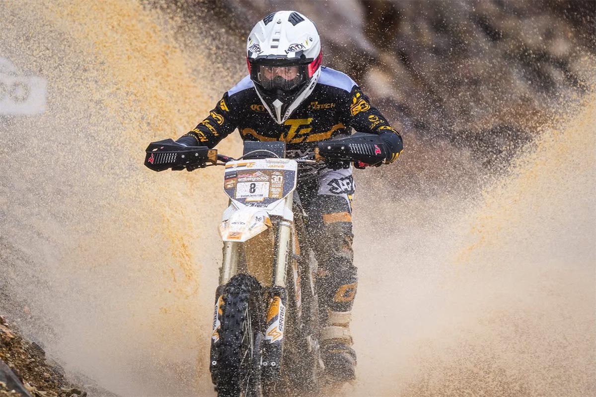 Con su propia moto y acabando en el top10 se puede considerar la historia todo un éxito