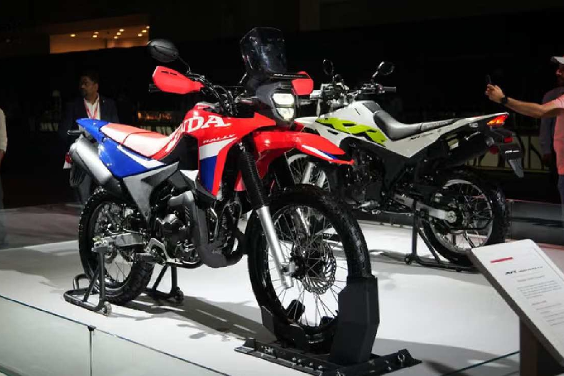 XR300L y XR300 Rally: así son las nuevas trail de acceso de Honda