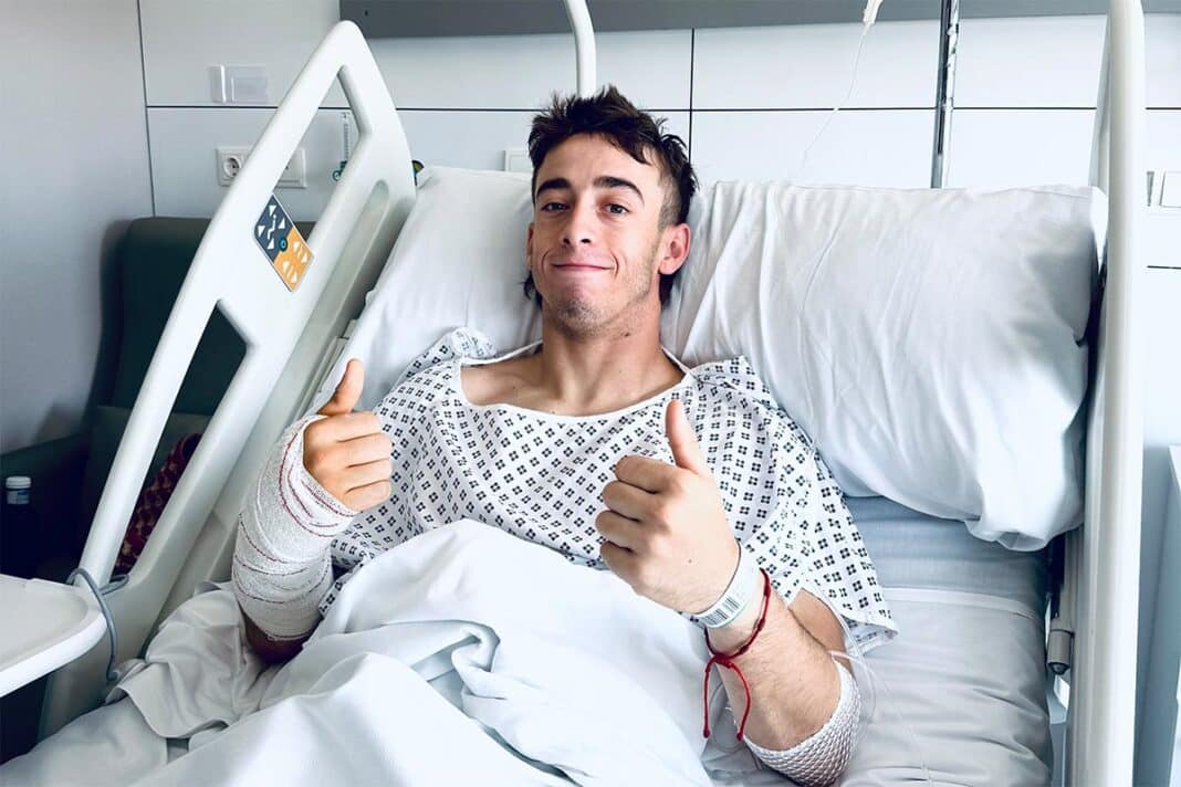 Acosta ha tenido que pasar por quirófano y ya tiene fecha de regreso a la pista