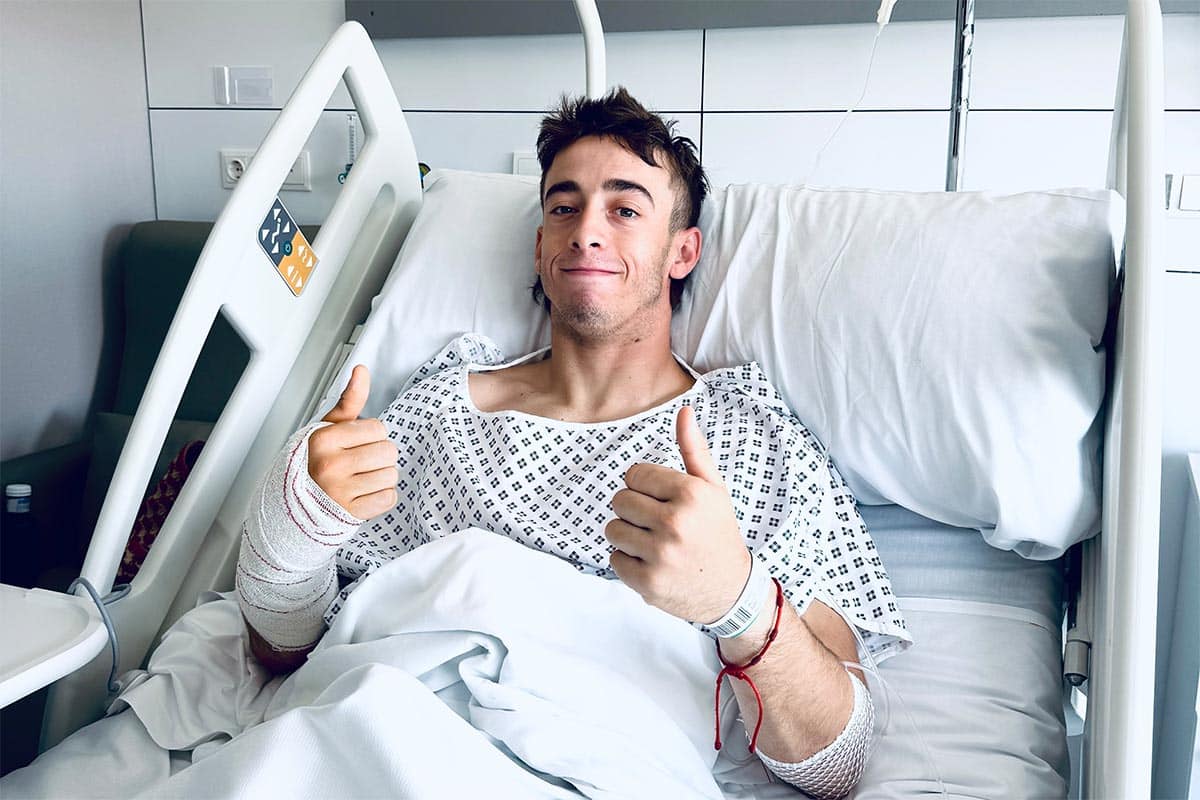 Acosta ha tenido que pasar por quirófano y ya tiene fecha de regreso a la pista