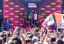 La cercanía de público y pilotos es especial en el WSBK