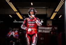 El trabajo en los boxes sería muy diferente en caso de tener solamente una moto