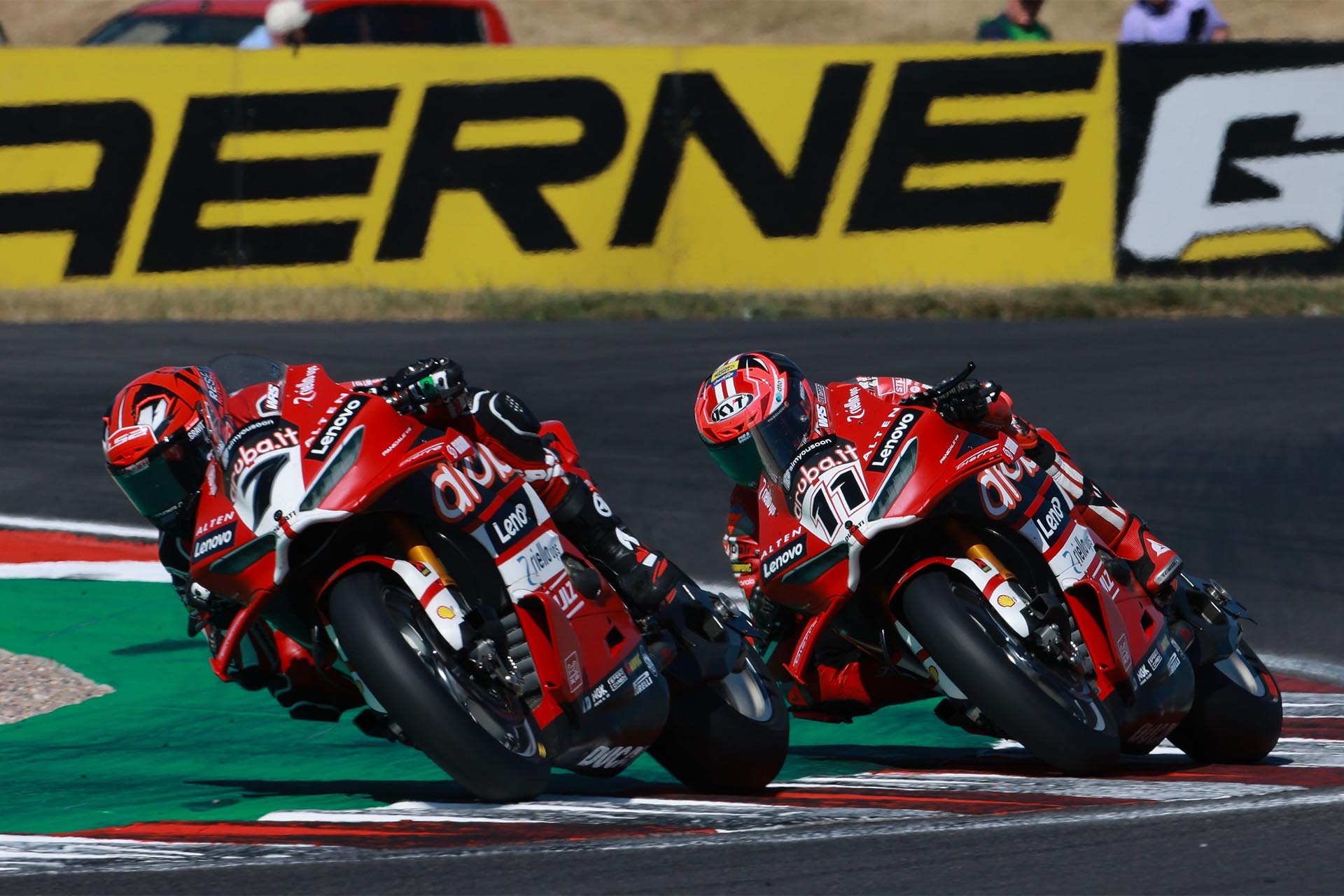 Iker lo intentó también en la Superpole Race, pero no salió como esperaba